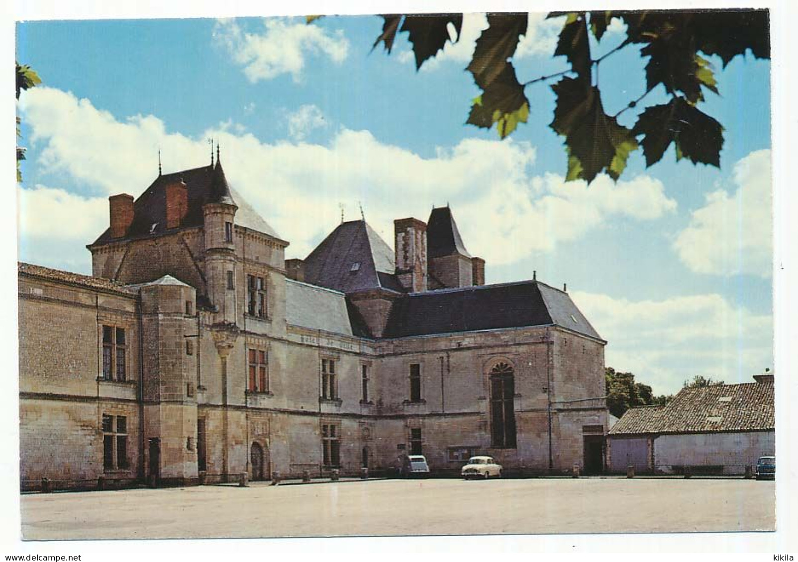 CPSM / CPM 10,5 X 15 Deux-Sèvres COULONGES-sur-L'AUTIZE  L'Hôtel De Ville - Coulonges-sur-l'Autize