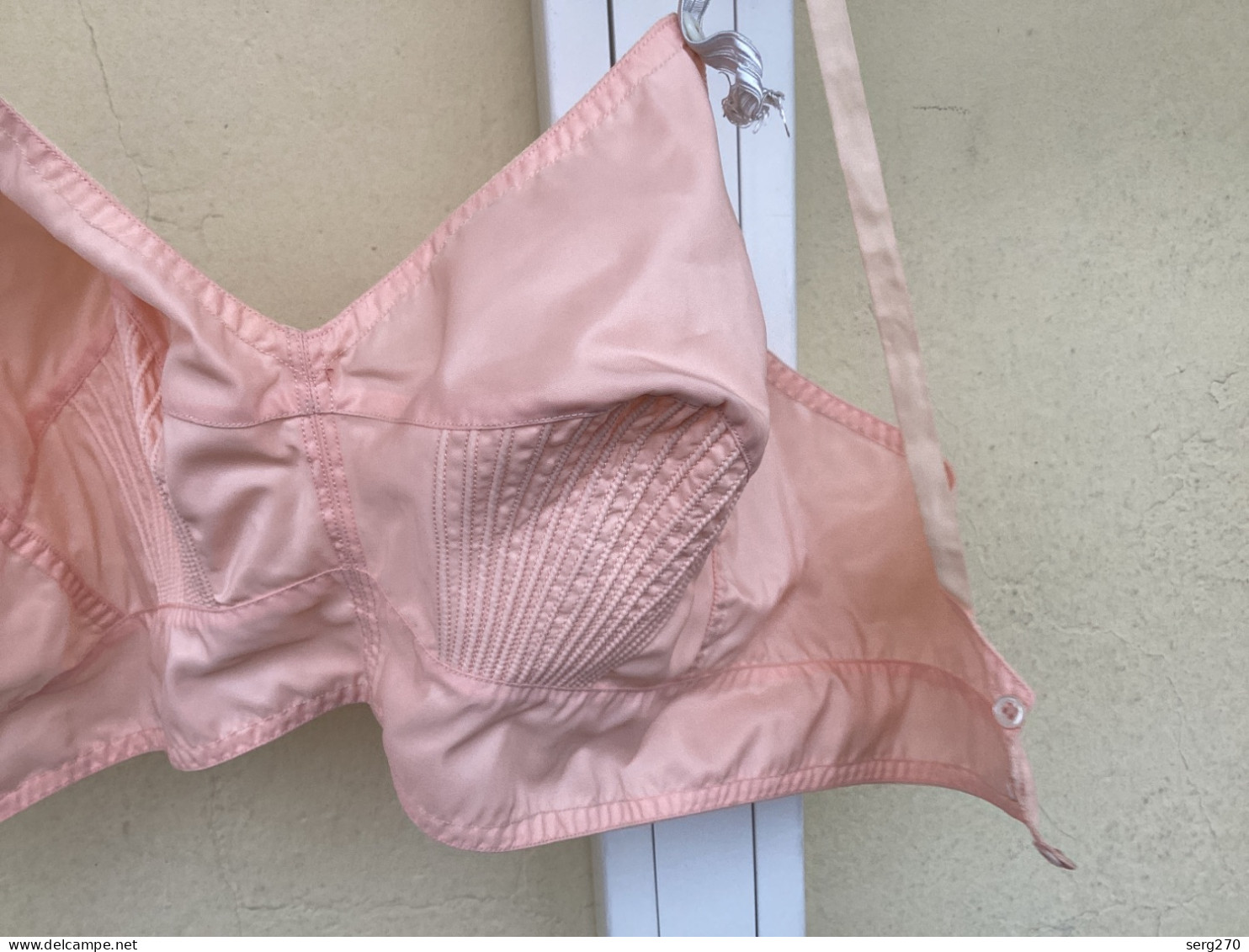 Ancien Soutien-gorge, En Nylon Rose, Orangé En Très Bon état Madine France - Lingerie