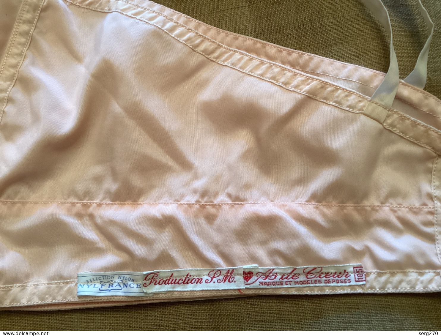 Ancien Soutien-gorge, En Nylon Rose, Orangé En Très Bon état Madine France - Encaje