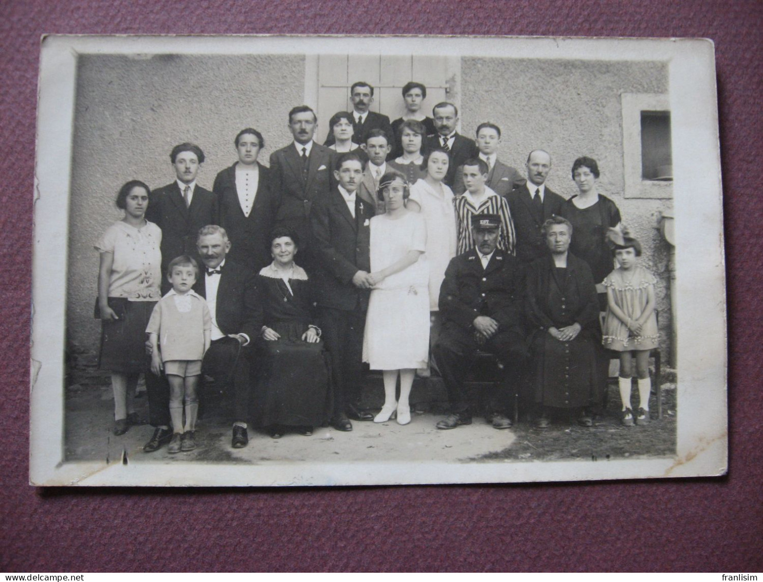 CPA PHOTO MARIAGE NOCE Groupe Famille Dont MARIEE Et EMPLOYE DES CHEMINS DE FER DE L'EST SNCF COSTUME - Marriages