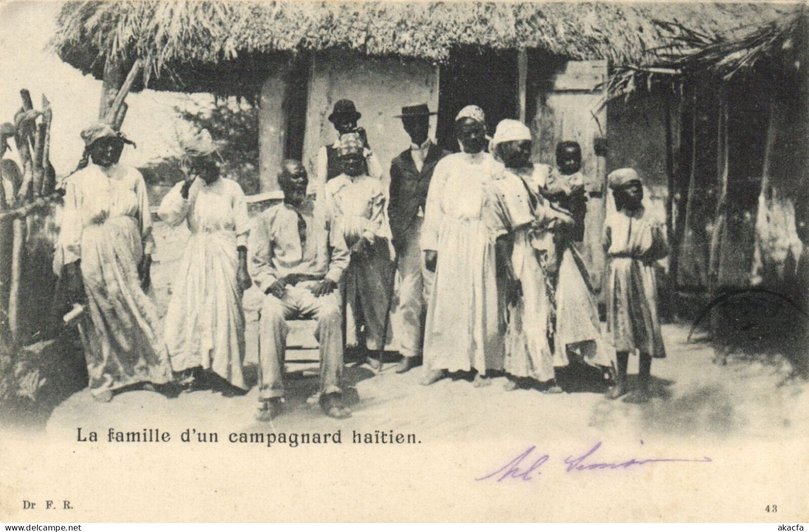 PC HAITI CARIBBEAN LA FAMILLE D'un CAMPAGNARD HAITIEN Vintage Postcard (b52110) - Haiti