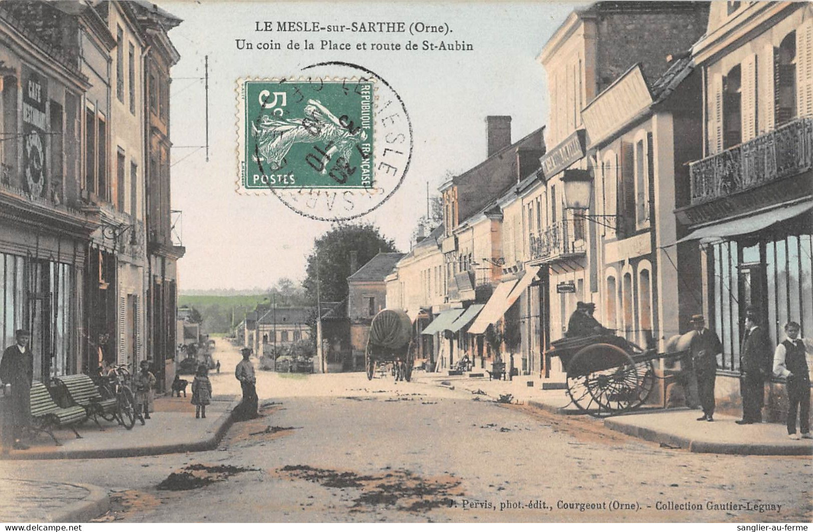 CPA 61 LE MESLE SUR SARTHE / UN COIN DE LA PLACE ET ROUTE DE SAINT AUBIN - Altri & Non Classificati