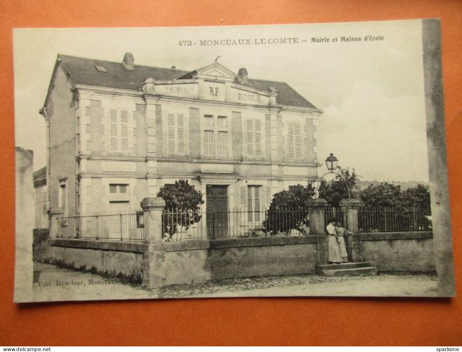 472 - Monceaux Le Comte - Mairie Et Maison D'école - Brinon Sur Beuvron