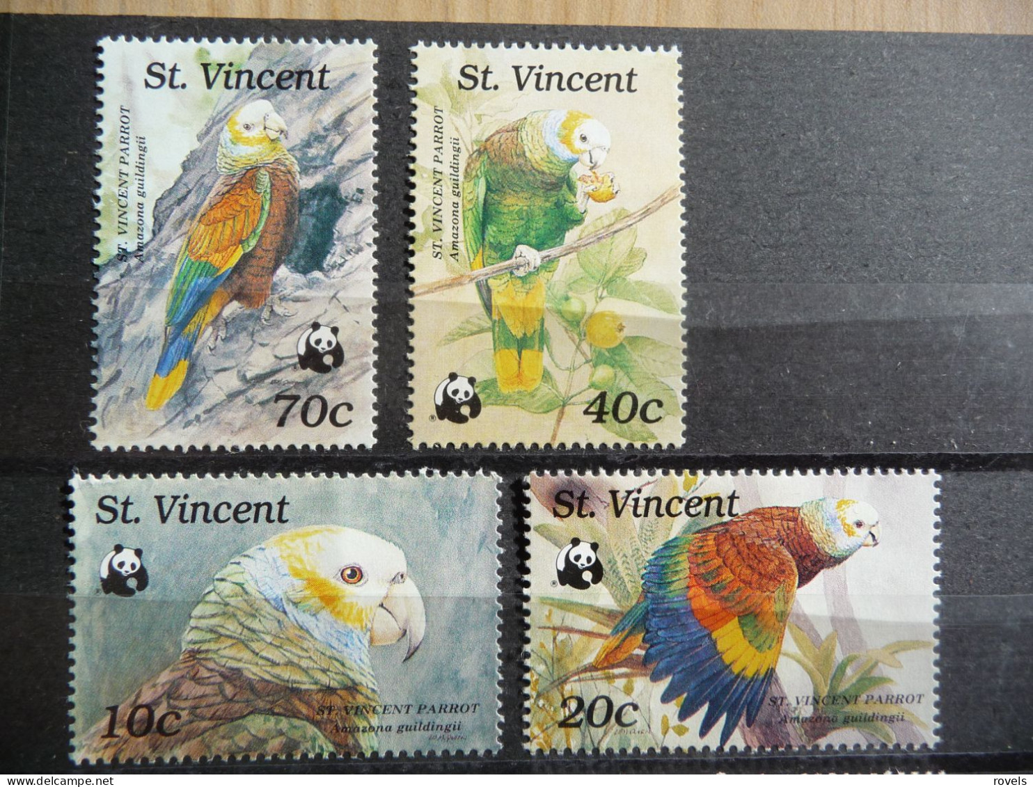 (8) ST VINCENT MNH 4v BIRDS * PAROTS. WWF - St.Vincent (1979-...)