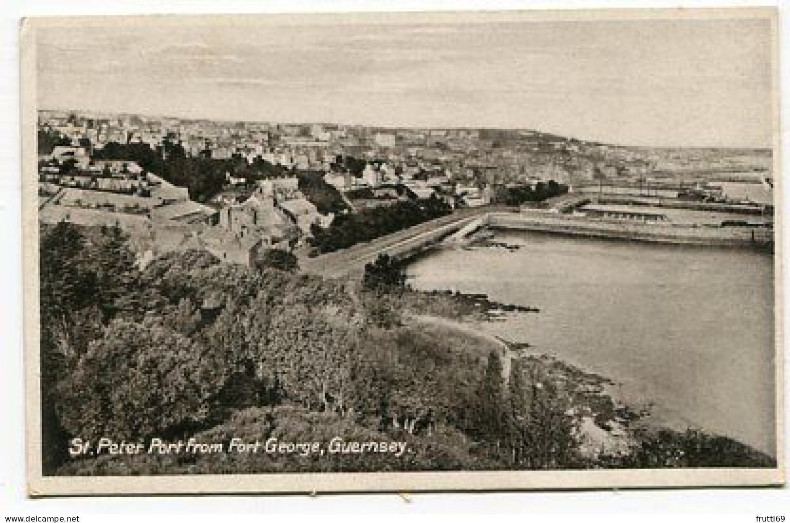 AK 207325 GUERNSEY - St. Peter Port From Fort George - Guernsey