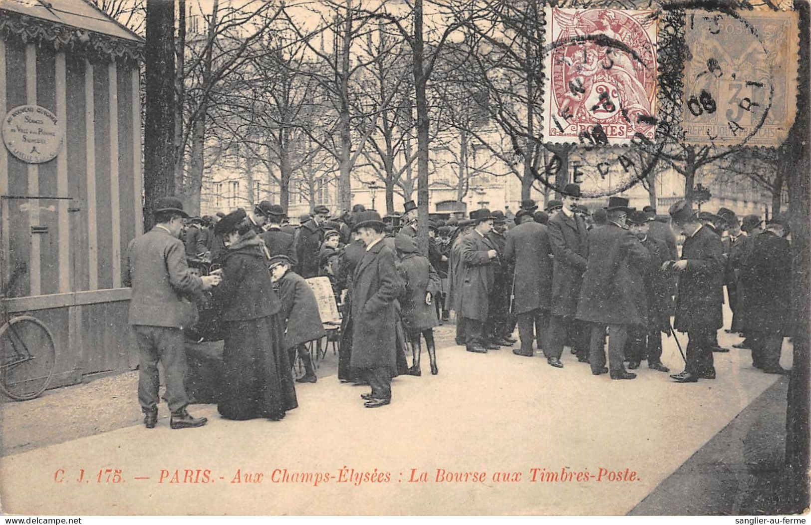 CPA 75 PARIS / AUX CHAMPS ELYSEES / LA BOURSE AUX TIMBRES POSTES - Arrondissement: 12