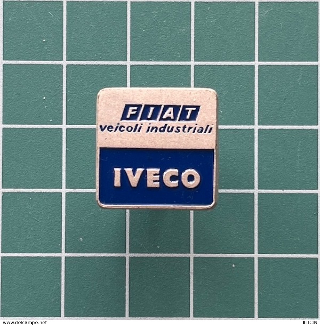 Badge Pin ZN013172 - Truck Lastkraftwagen Kamion IVECO (Industrial Vehicles Corporation) FIAT - Fiat