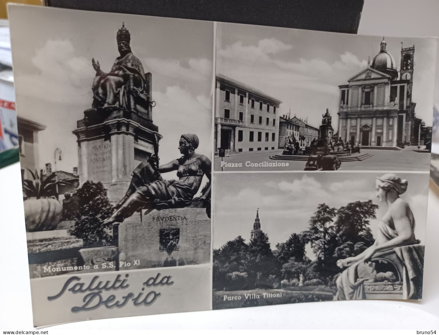 Cartolina Saluti Da Desio,provincia Monza, Piazza Conciliazione,villa Tittoni E Monumento - Monza