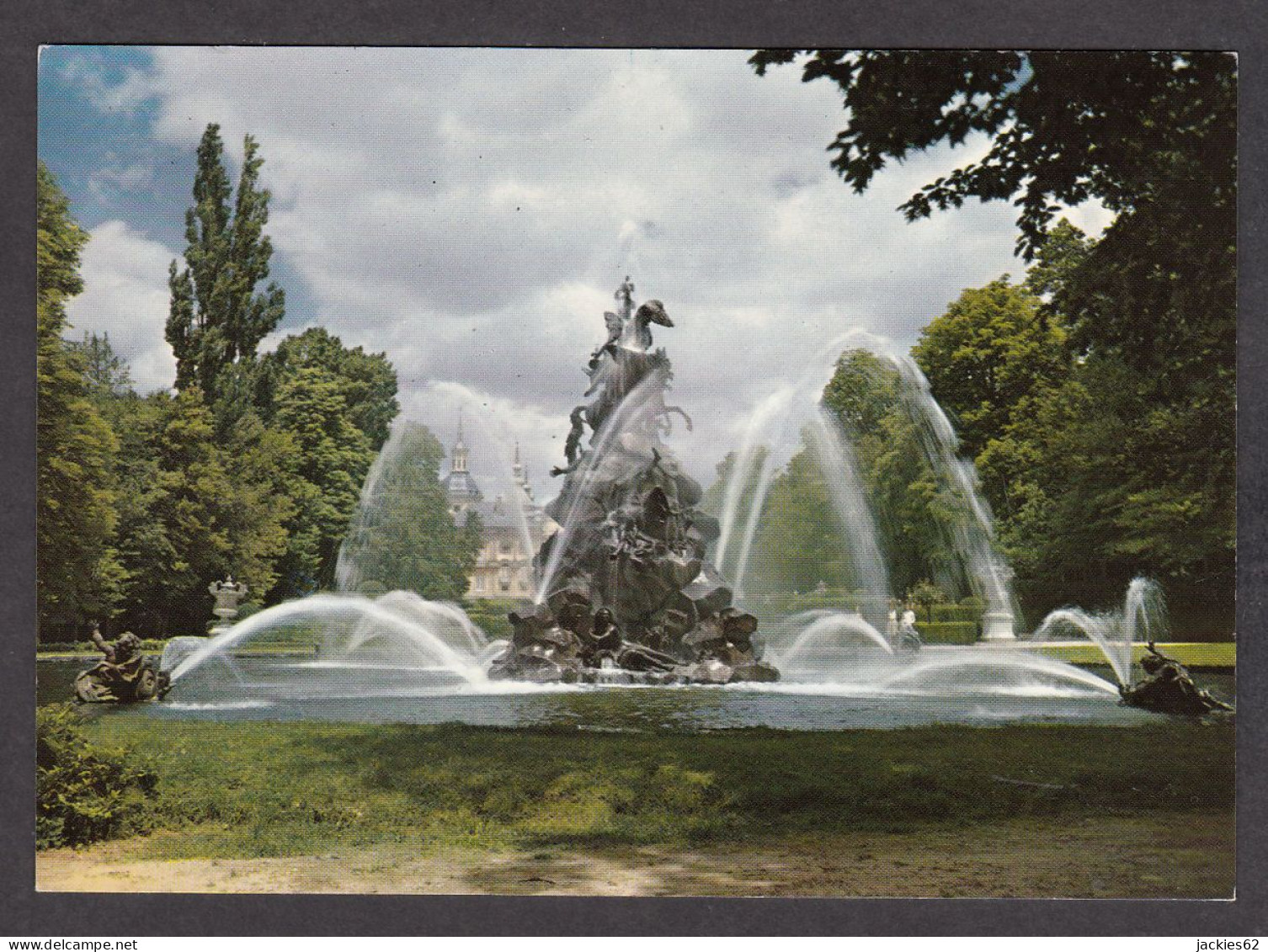 082904/ SAN ILDEFONSO, Palacio Real De La Granja, Fuente De La Fama - Segovia