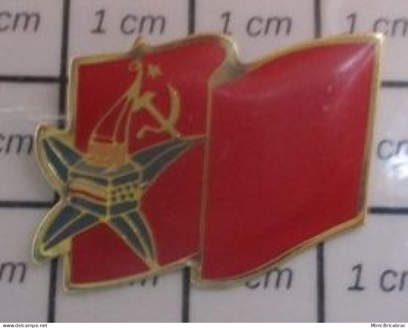 718c  Pin's Pins / Beau Et Rare / JEUX OLYMPIQUES / ALBERTVILLE 1992 ETOILE MASCOTTE + DRAPEAU URSS - Olympic Games