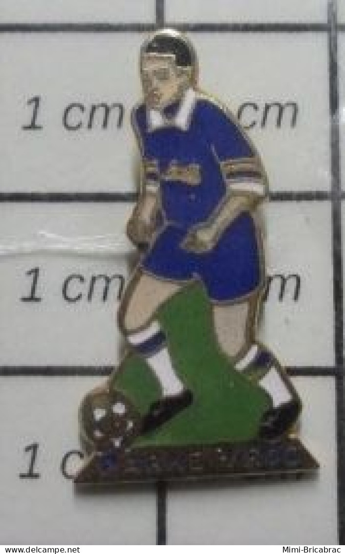 718B  Pin's Pins / Beau Et Rare / SPORTS / CLUB FOOTBALL CARRE S/ROC ? - Football