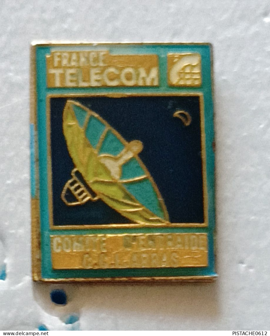 Pin's France Telecom Comité D'entraide  C.C.L ARRAS  Parabole Satellite - France Telecom