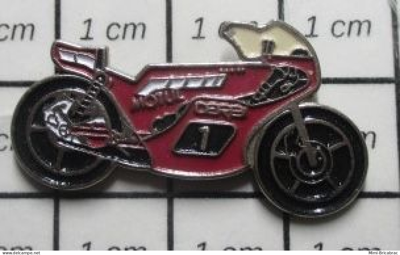 718c  Pin's Pins / Beau Et Rare / MOTOS / MOTO SPORTIVE DERBI MOTUL - Motos