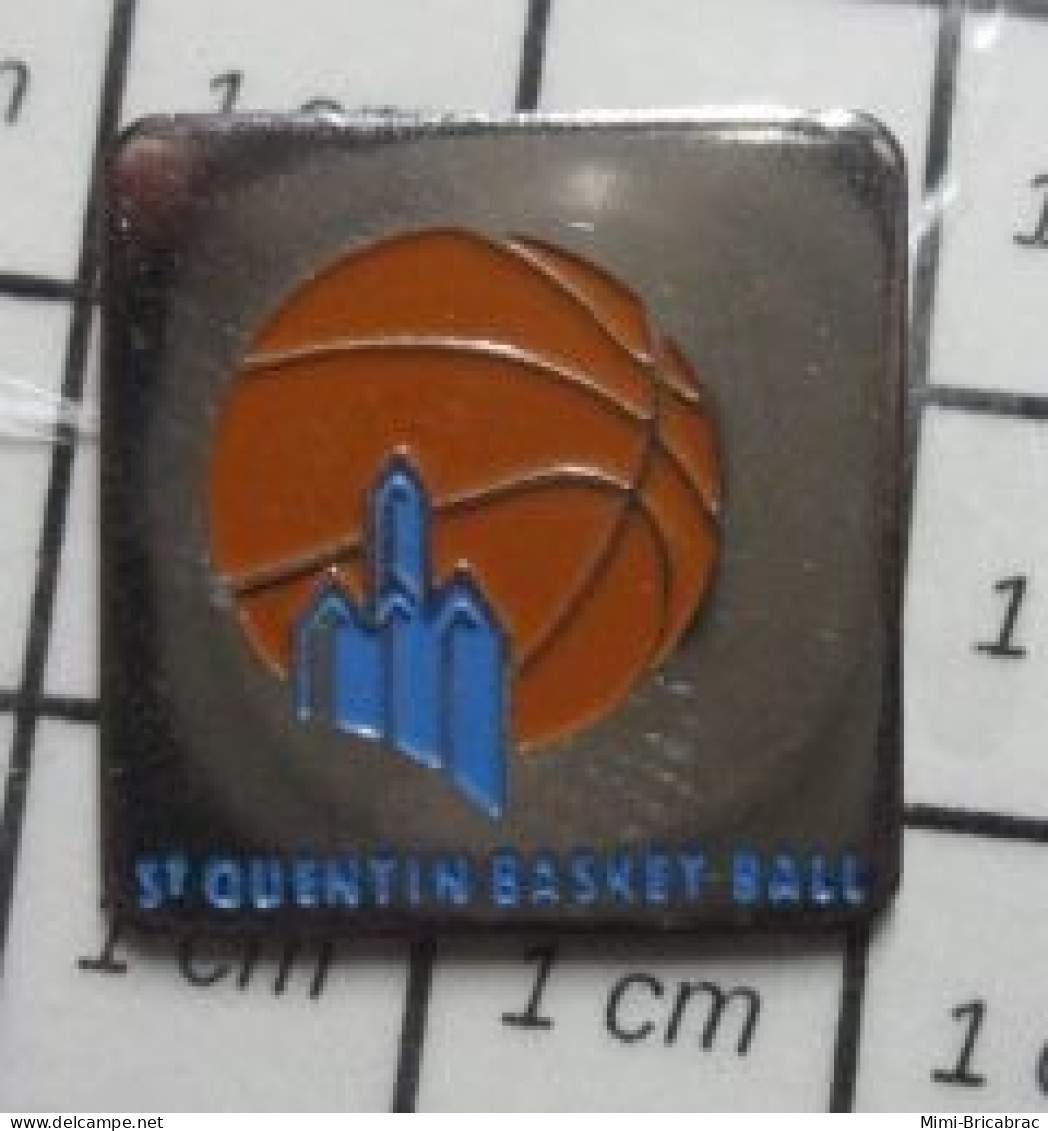 3419 Pin's Pins / Beau Et Rare / SPORTS / BASKET-BALL CLUB ST QUENTIN BALLON ORANGE - Basketbal