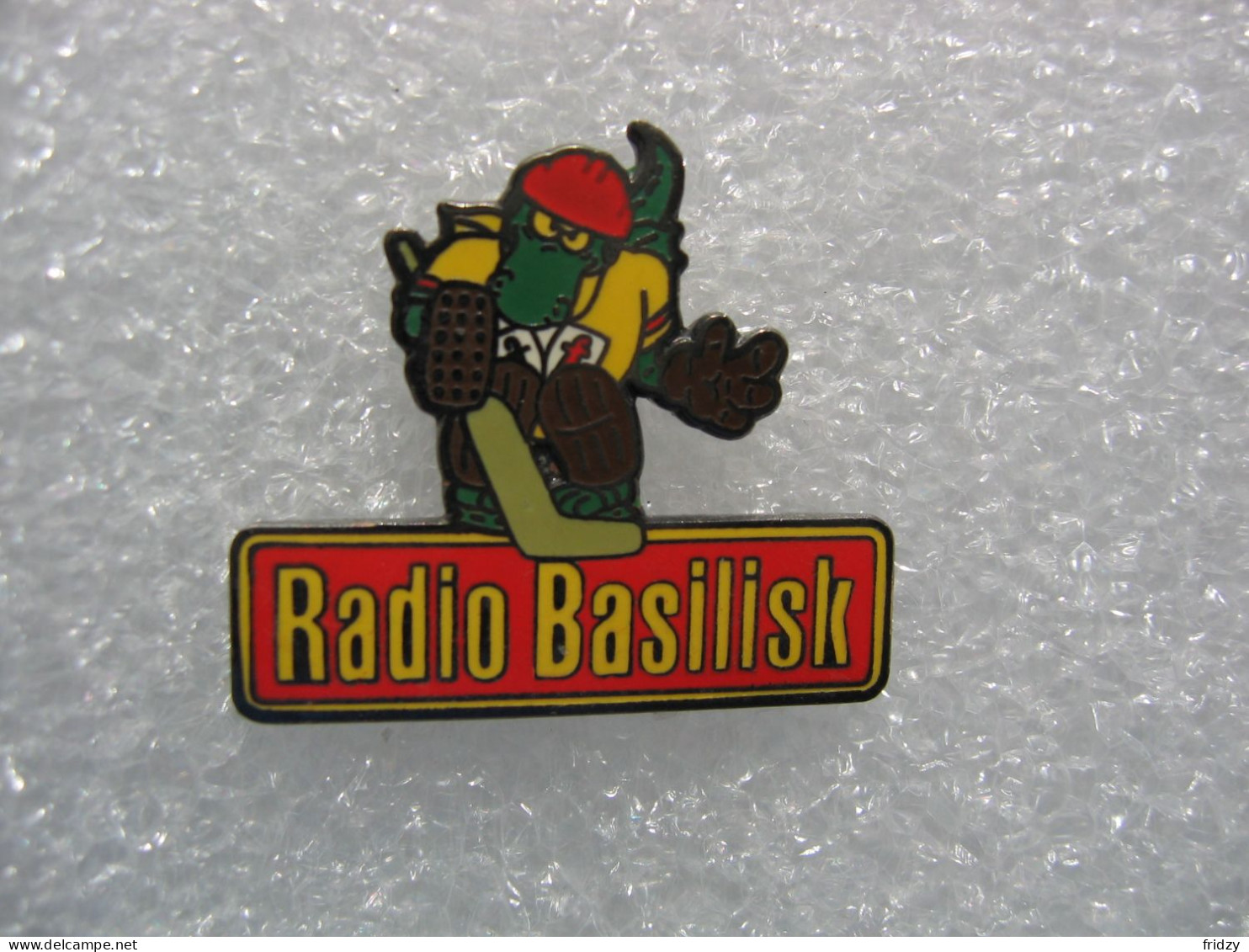 Pin's Radio BASILISK, Radio Privée Qui Diffuse De La Musique Actuelle Dans La Région Nord-Ouest De La Suisse - Médias