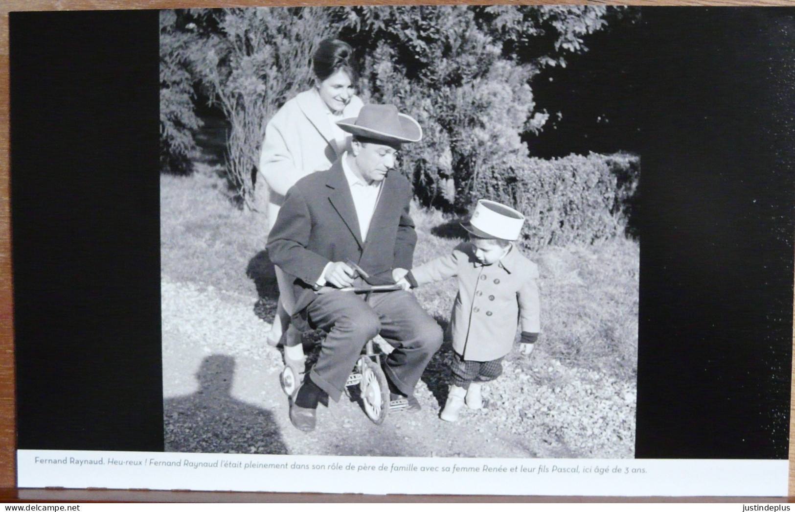 FERNAND RAYNAUD AVEC SA FEMME RENEE ET SON FILS PASCAL GRAND FORMAT - Personalidades Famosas