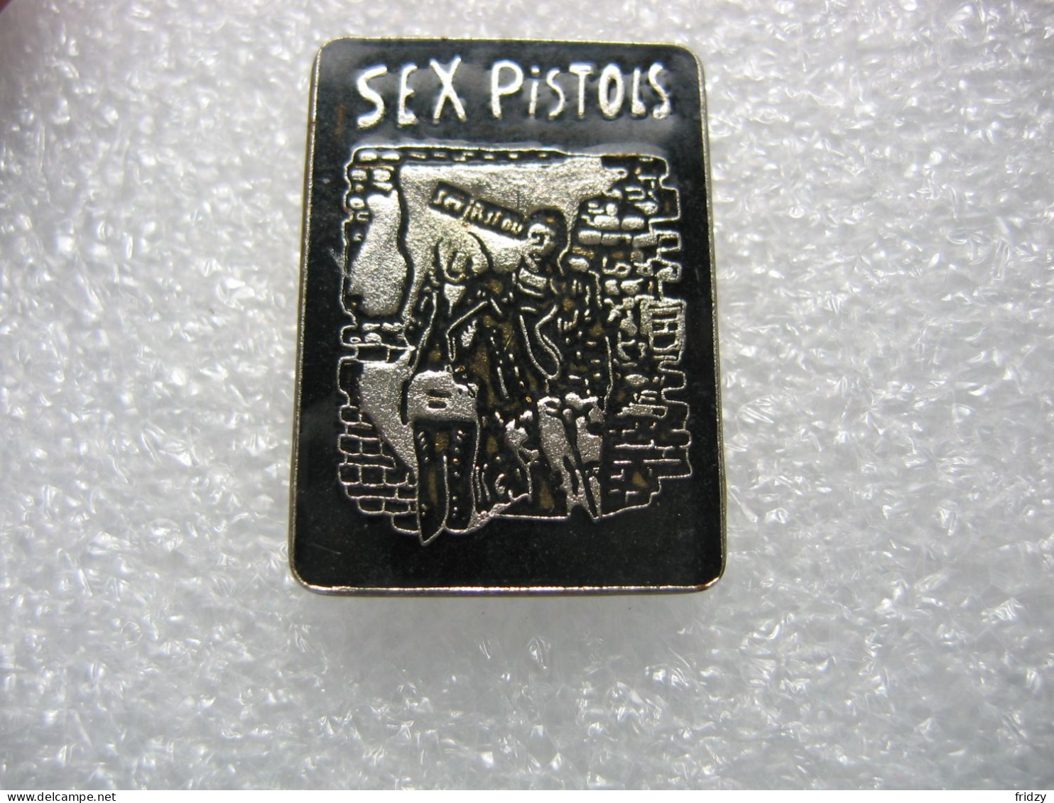 Pin's Des SEX PISTOLS, Groupe De Punk Rock Britannique, Originaire De Londres, Au Royaume-Uni. Il Est Formé En 1975 - Musique