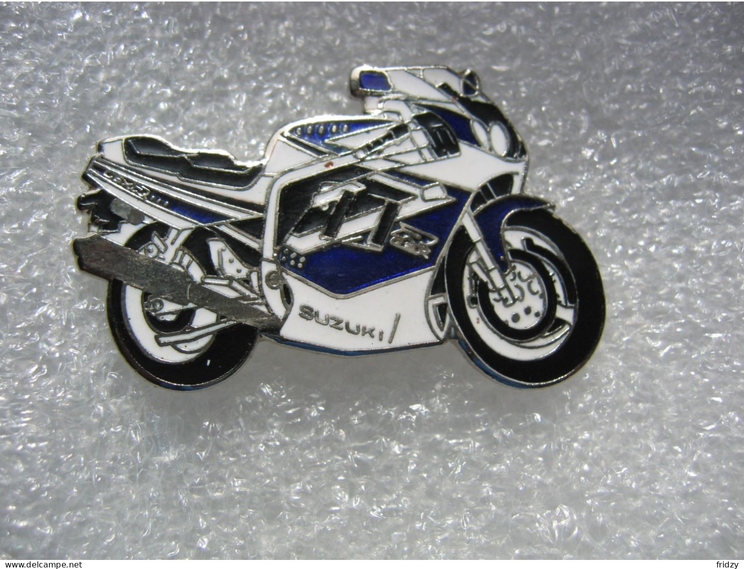 Pin's à 2 Attaches, Moto De La Marque SUZUKI Modèle GSX-R - Motorräder