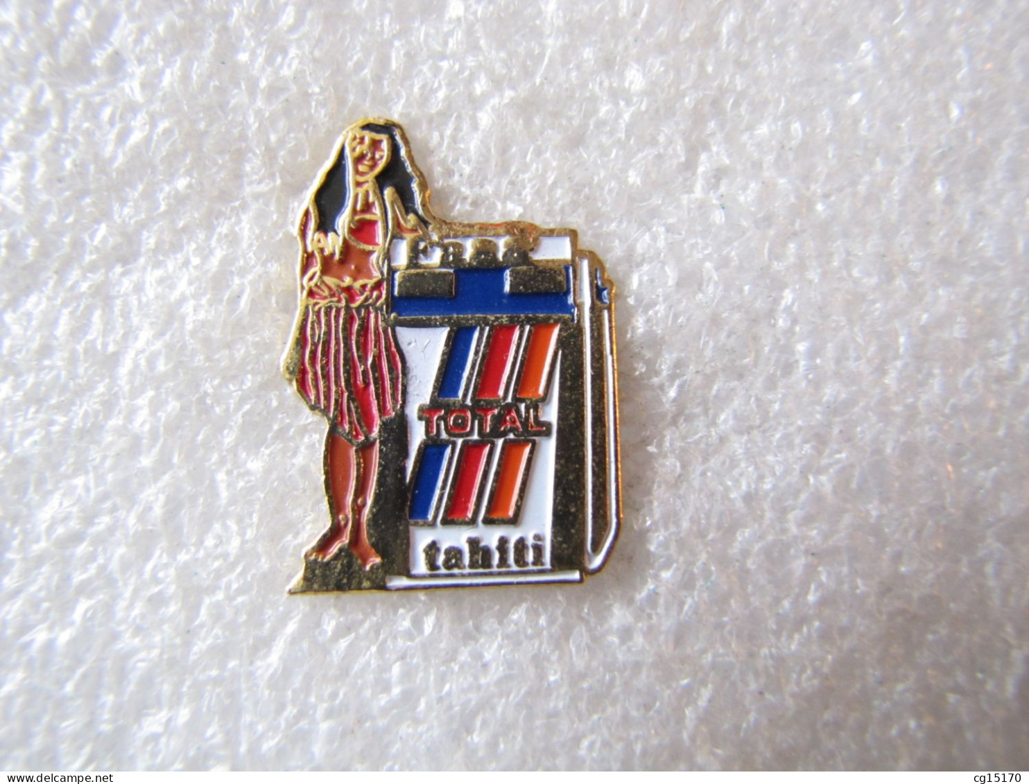 RARE  PIN'S    TOTAL     TAHITI  PIN UP - Carburants