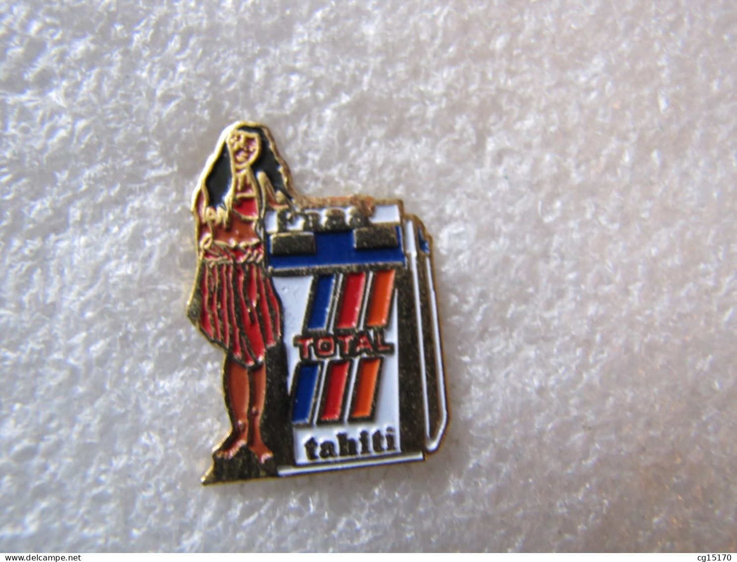 RARE  PIN'S    TOTAL     TAHITI  PIN UP - Carburants