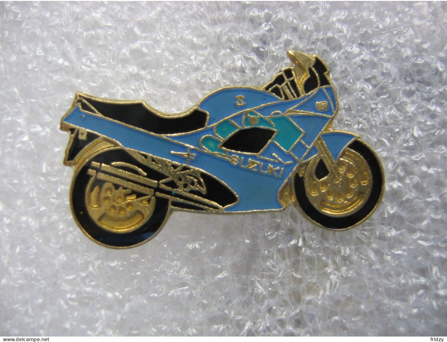 Pin's Moto Suzuki De Couleur Bleue - Motos