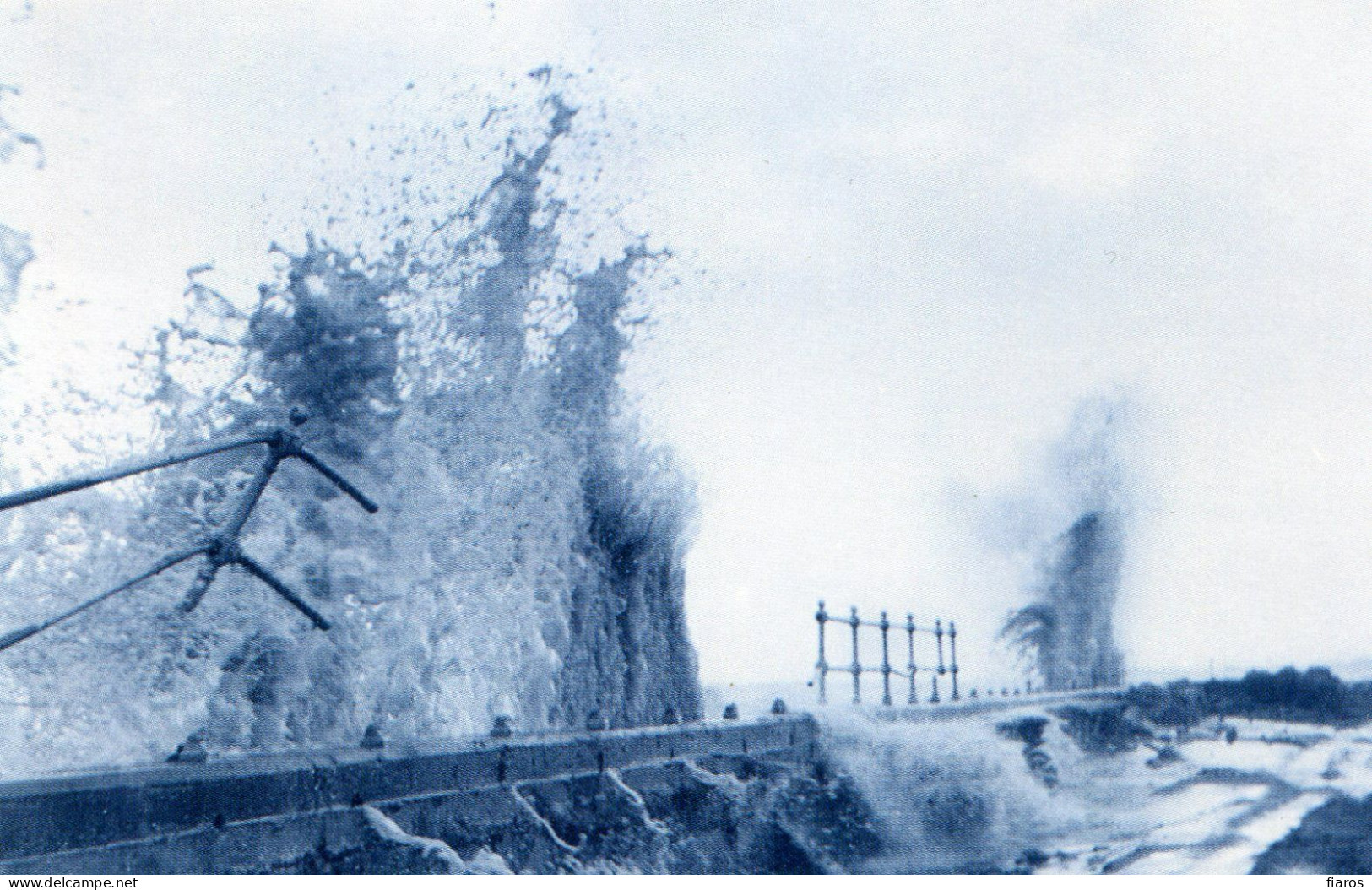 "Lincolnshire Coast, 1953" Gales And Tide In Coastal Resort Of Sutton-on-Sea [CPM Nostalgia Postcard Reproduction Card] - Überschwemmungen