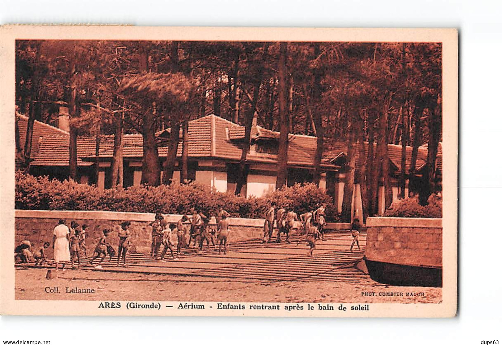 ARES - Aérium - Enfants Rentrant Après Le Bain De Soleil - Très Bon état - Arès