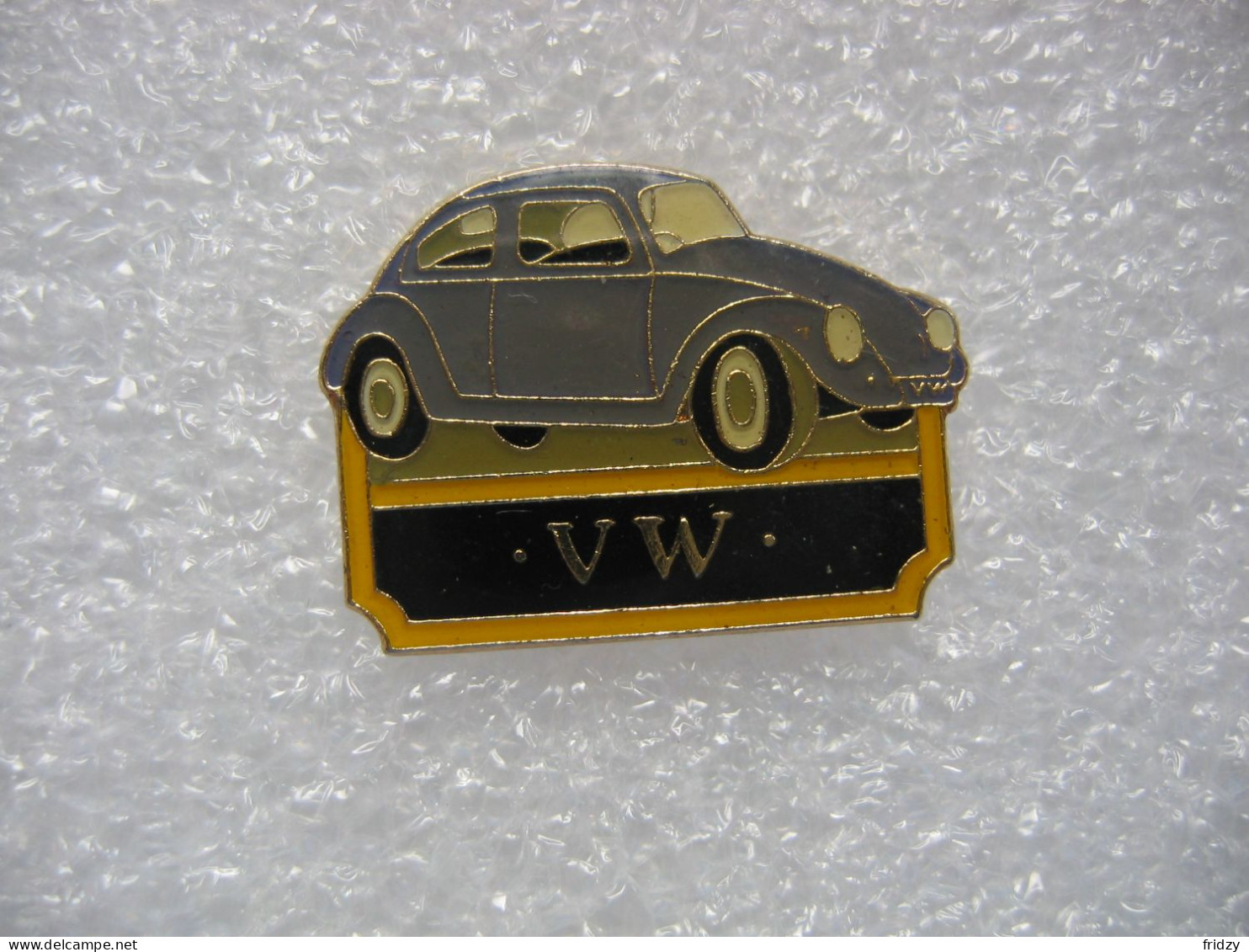 Pin's D'une Coccinelle De Chez Volkswagen - Volkswagen