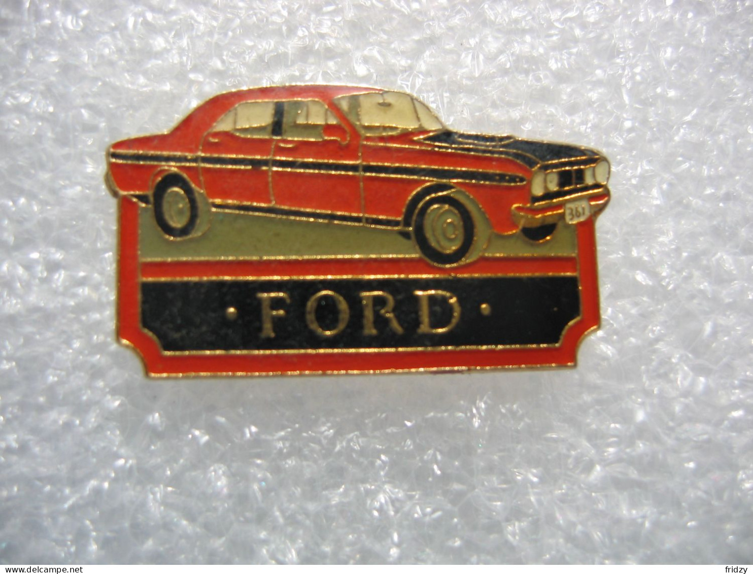 Pin's D'une Ancienne Voiture De La Marque FORD - Ford