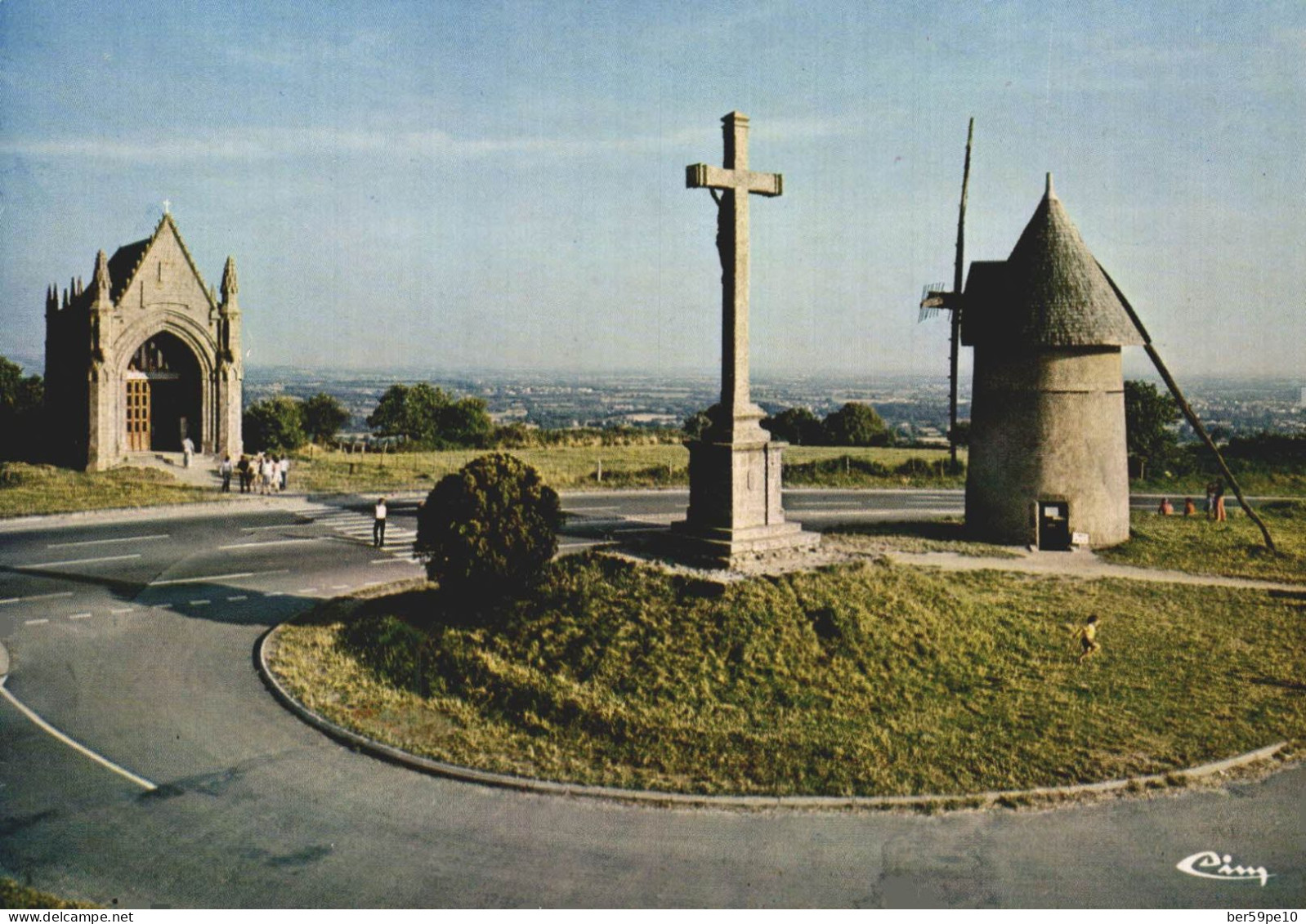 85  LE MONT DES ALOUETTES LA CHAPELLE ET LE MOULIN - Les Herbiers