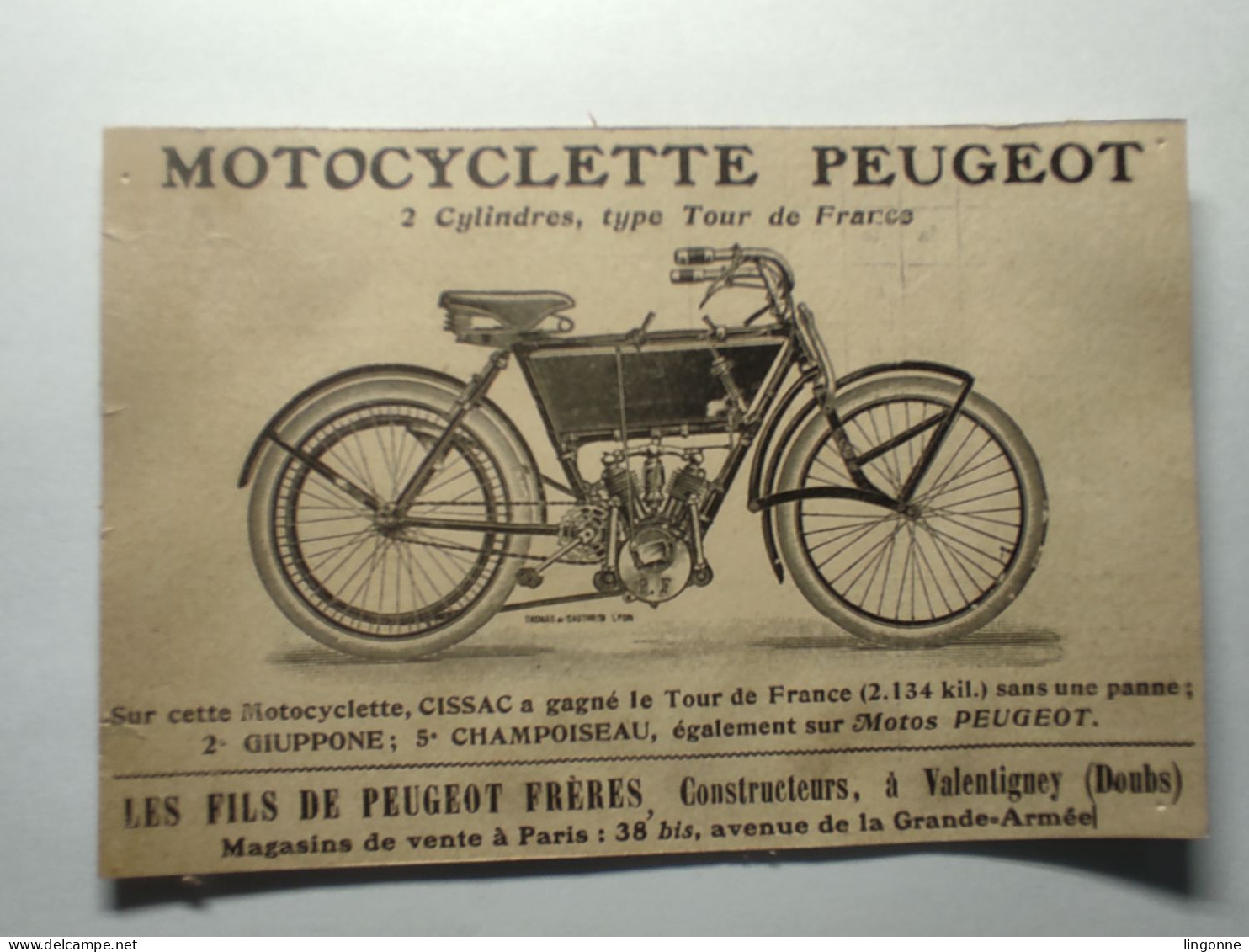 Cartonnage Publicitaire MOTOCYCLETTE PEUGEOT 2 Cylindres Type Tour De France Constructeurs à VALENTIGNEY (Doubs 25) - Pubblicitari