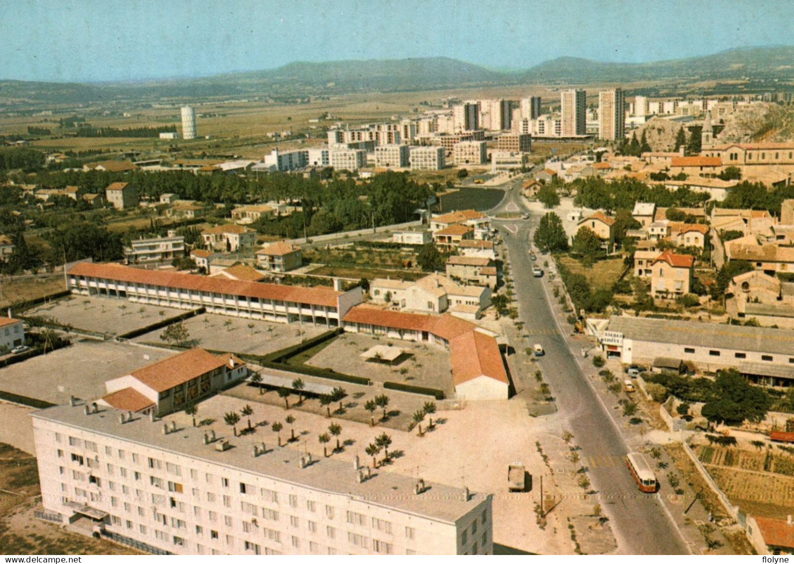 Pierrelatte - Vue Aérienne Sur Le Groupe Scolaire Du Claux - école - Quartier Cité - Pierrelatte