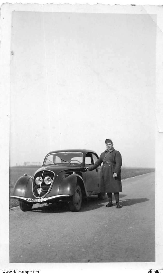 P-24-DELLO-043 :  PHOTO D'AMATEUR. AUTOMOBILE. PEUGEOT FEVRIER 1940 - PKW