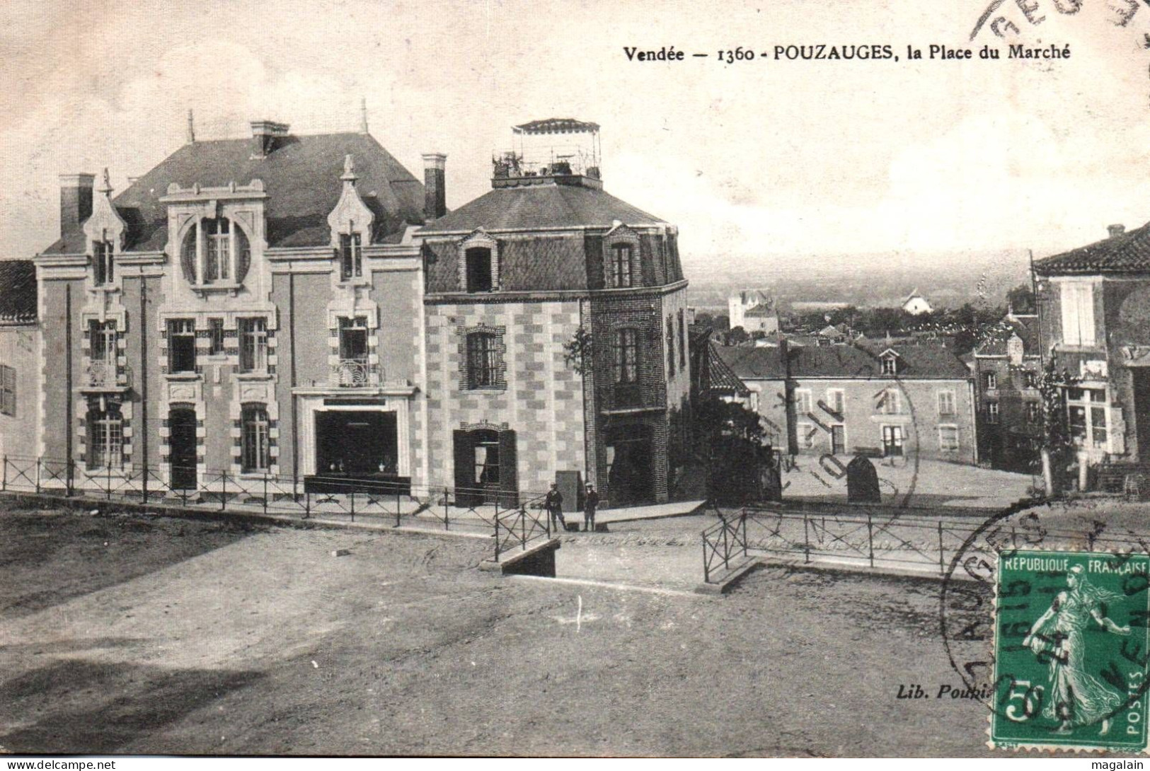 Pouzauges : La Place Du Marché - Pouzauges