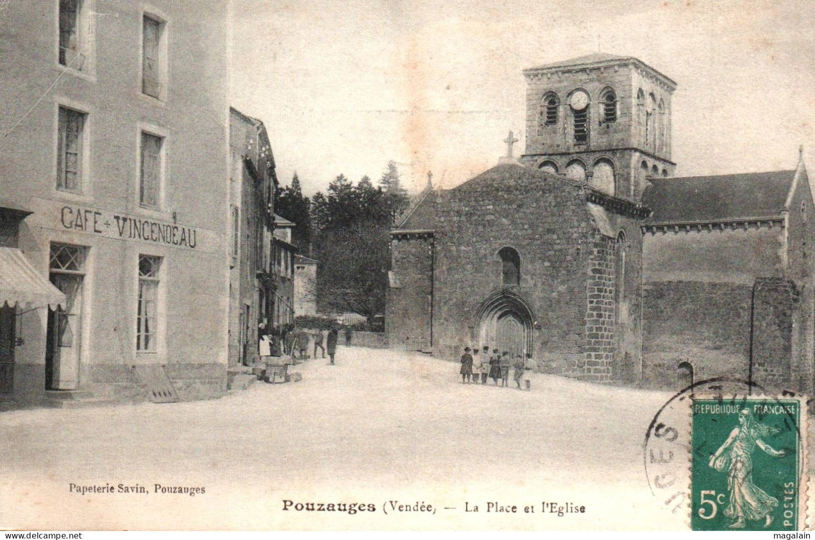 Pouzauges : La Place Et L'église - Pouzauges