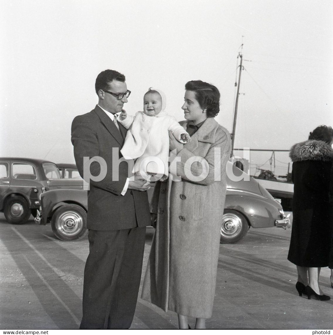 20 NEGATIVES SET 1960s WOMAN FEMME MAN BEACH PLAGE STRAND BABY PORTUGAL AMATEUR 60mm NEGATIVE NOT PHOTO FOTO - Non Classificati