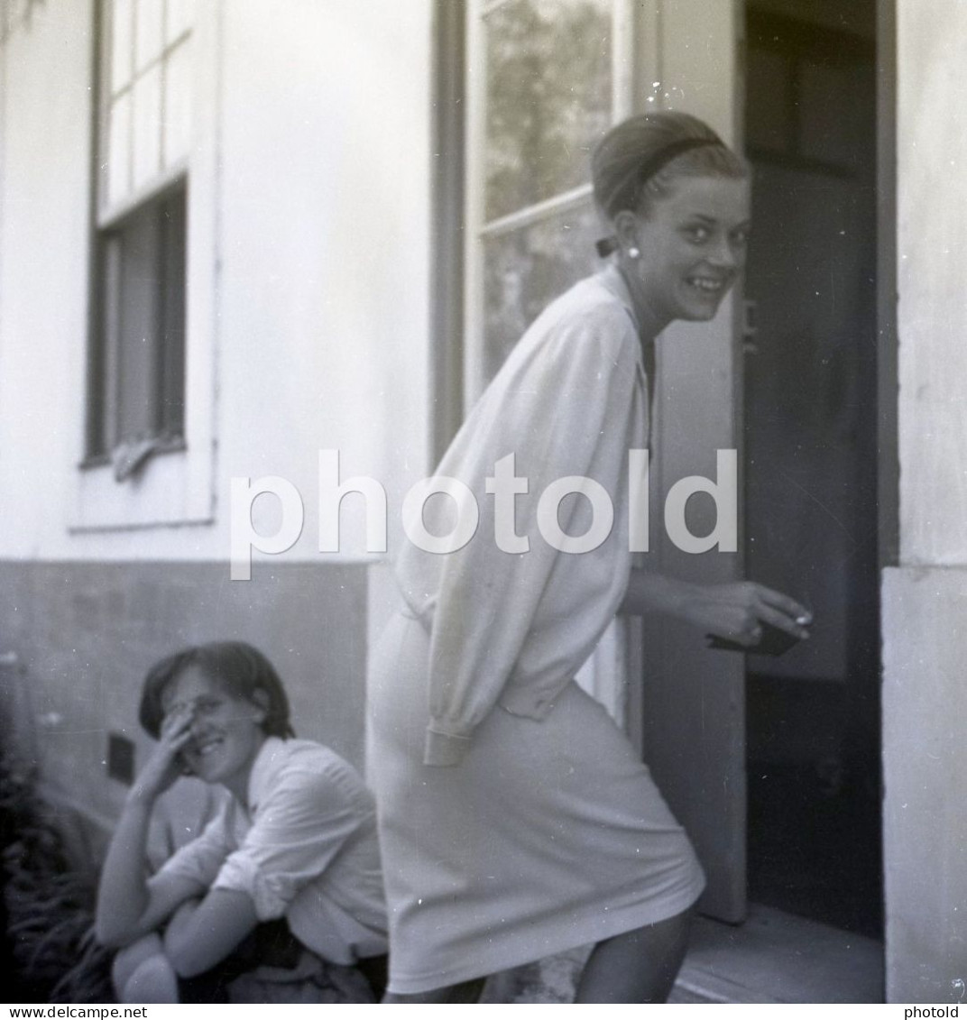 20 NEGATIVES SET 1960s WOMAN FEMME MAN BEACH PLAGE STRAND BABY PORTUGAL AMATEUR 60mm NEGATIVE NOT PHOTO FOTO