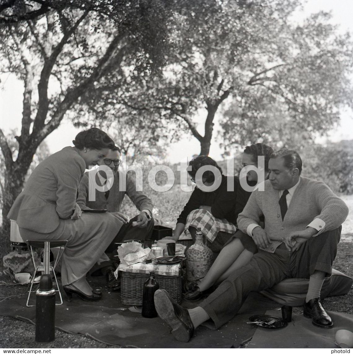 20 NEGATIVES SET 1960s WOMAN FEMME MAN BEACH PLAGE STRAND BABY PORTUGAL AMATEUR 60mm NEGATIVE NOT PHOTO FOTO