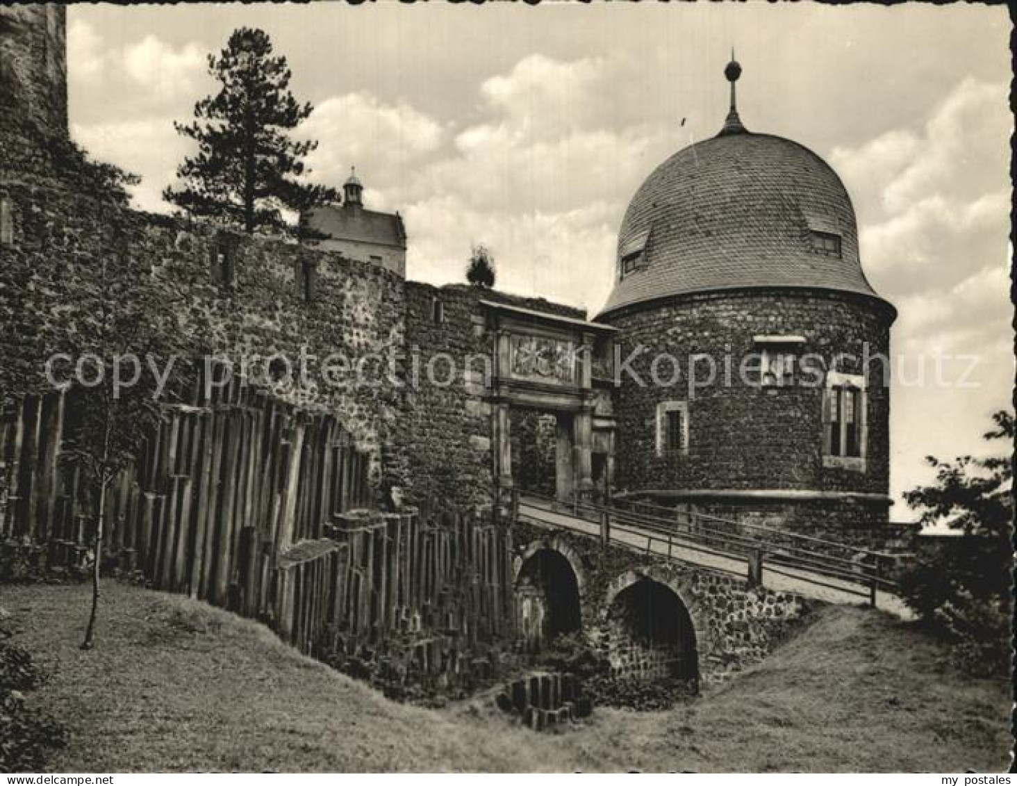 72474043 Stolpen Burg Basaltgruppe Im 2. Hof Hauptportal Schoesserturm Stolpen - Stolpen