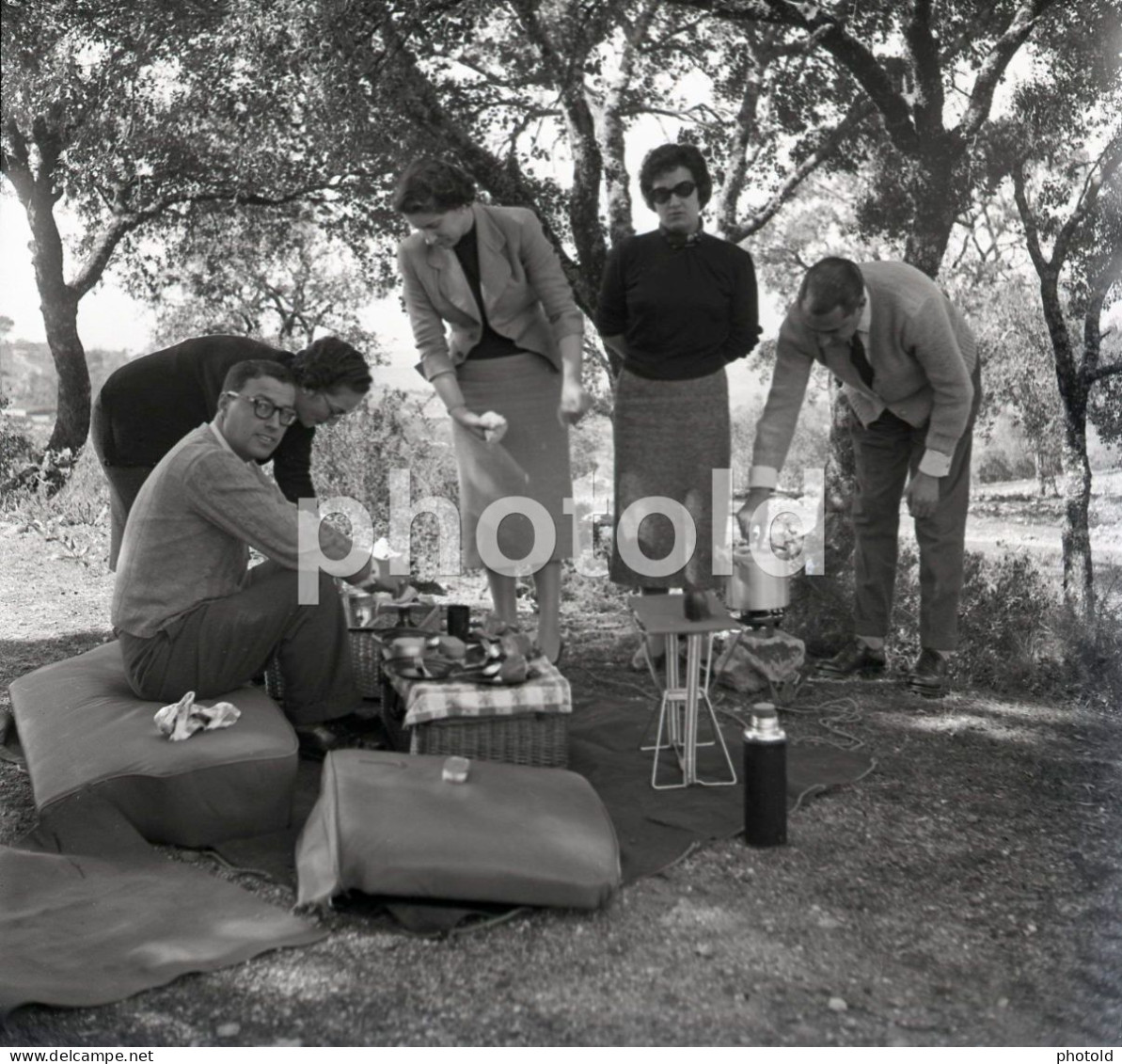 20 NEGATIVES SET 1960s WOMAN FEMME PICNIC BABY PORTUGAL AMATEUR 60mm NEGATIVE NOT PHOTO FOTO