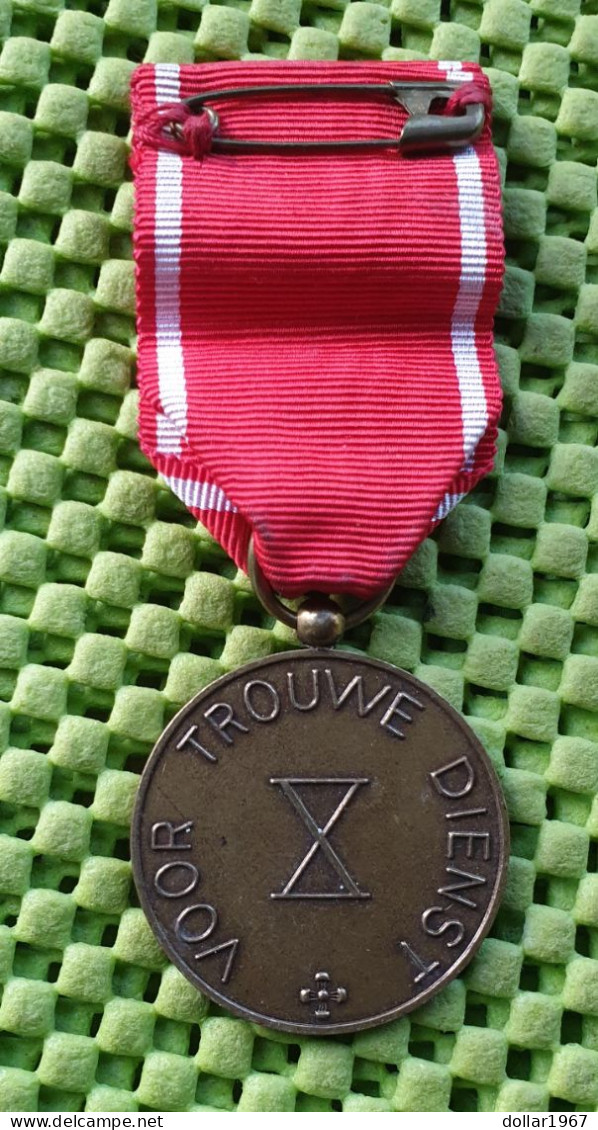 Medaille -  Nederlandse Rode Kruis , Voor Trouwe Dienst.  -  Original Foto  !!  Medallion  Dutch - Sonstige & Ohne Zuordnung