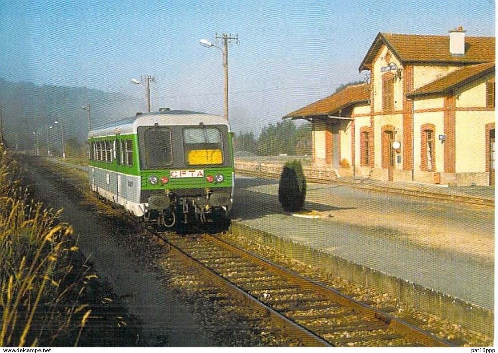 FRANCE Lot de 10 cartes - TRAINS (2 CPA 8 CPSM-CPM grand format) 0.20 €/carte - Train zug trenes bahn trein treni trenes