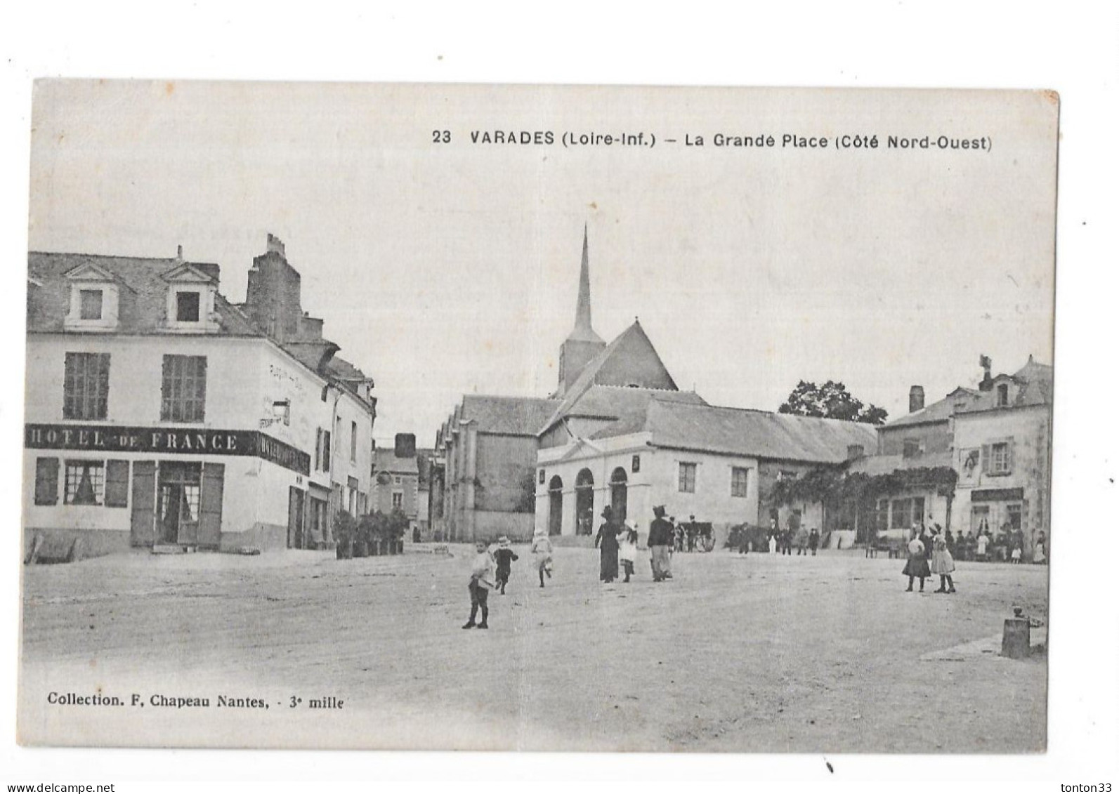 VARADES - 44 -  La Grande Place, Coté Nord Ouest  - TOUL 3 - - Varades