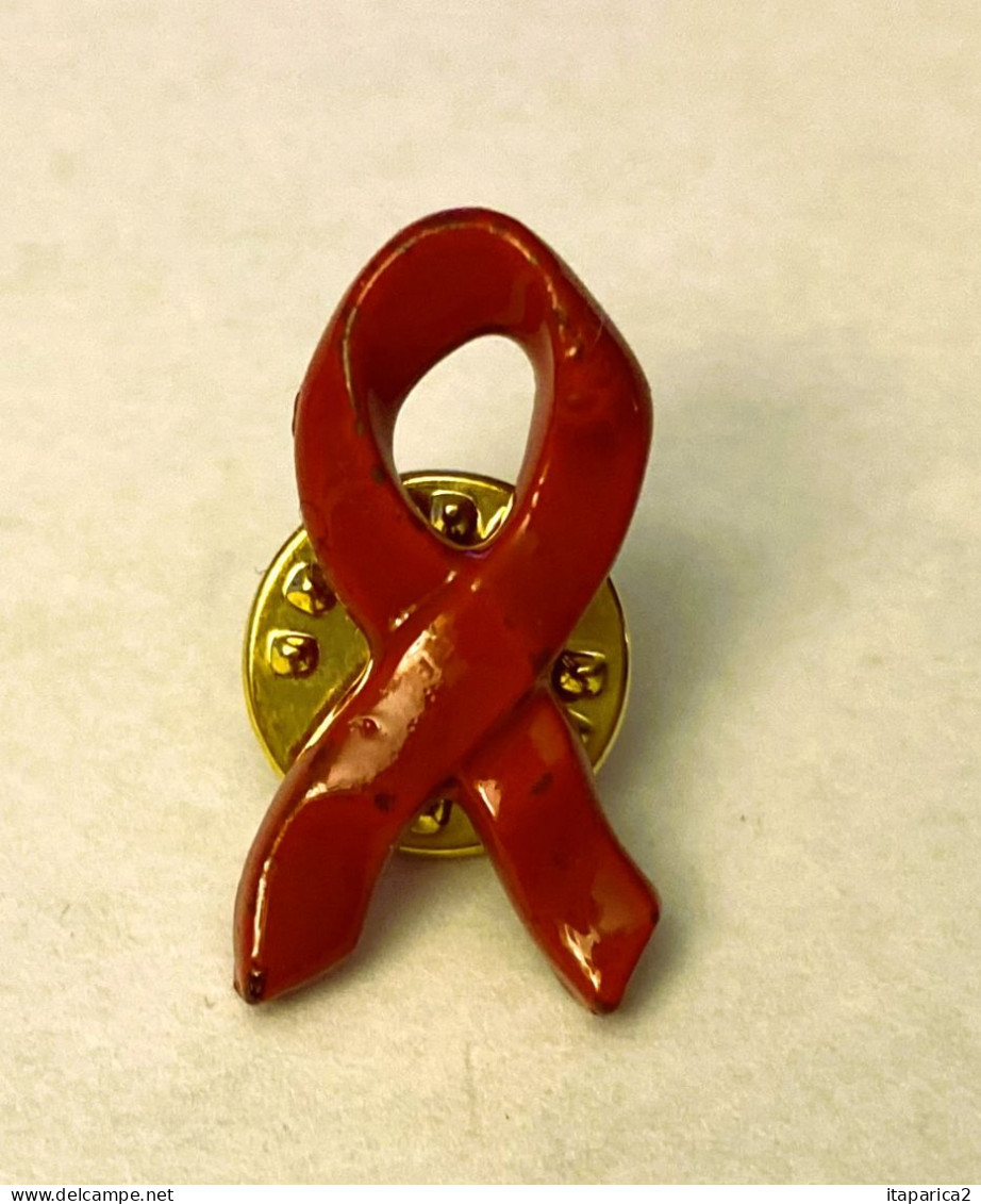 PINS  RUBAN ROUGE SIDA AIDS / 33NAT - Medizin