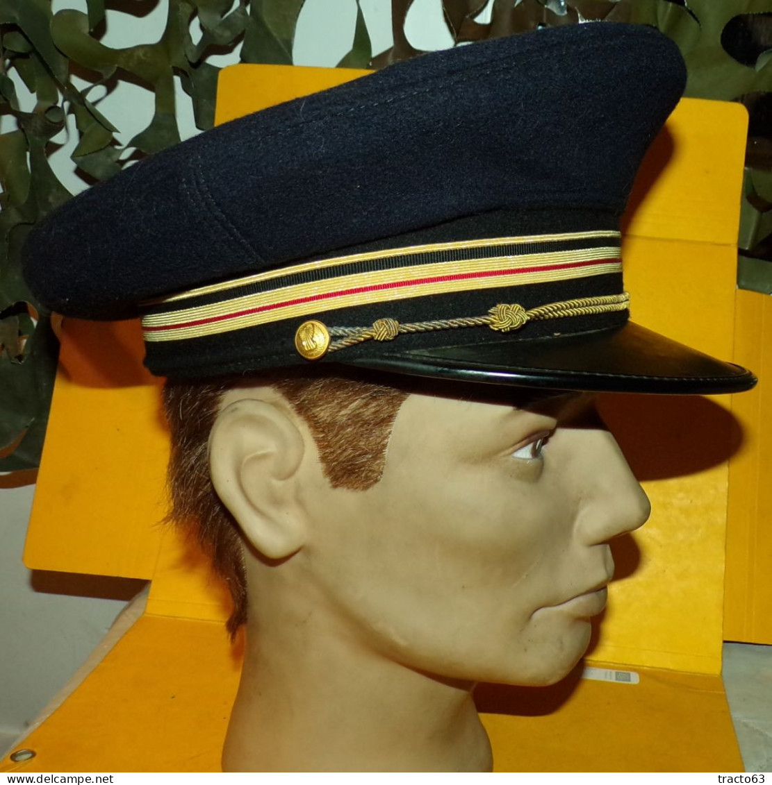 CASQUETTE BLEU  DE L'ARMEE DE L'AIR FRANCAISE AU GRADE D'ADJUDANT CHEF  ,TAILLE 57 FABRICANTION FRANCAISE UGECO A BERNAY - Casques & Coiffures