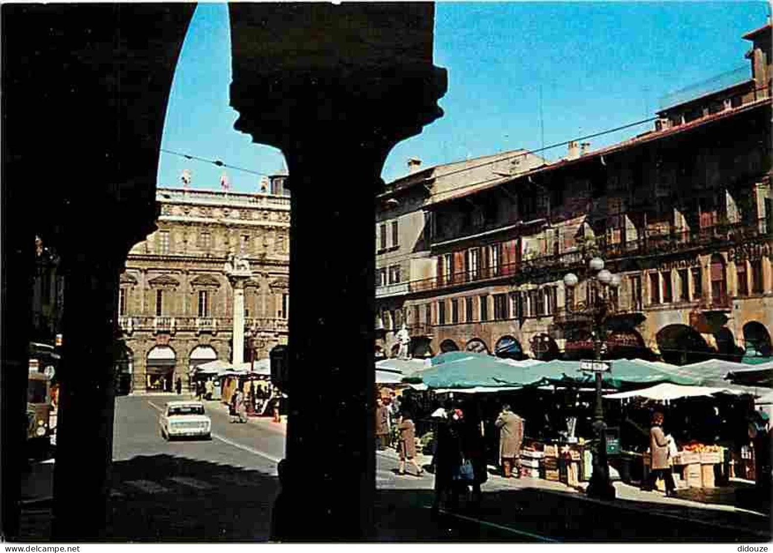 Marchés - Italie - Verona - Piazza Erbe - Place Des Herbes - Automobiles - Carte Neuve - CPM - Voir Scans Recto-Verso - Mercati