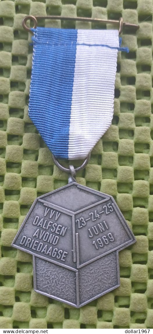 Medaille -   VVV Dalfsen , Avond Driedaagse , 23-24-25-6-1969. -  Original Foto  !!  Medallion  Dutch - Autres & Non Classés