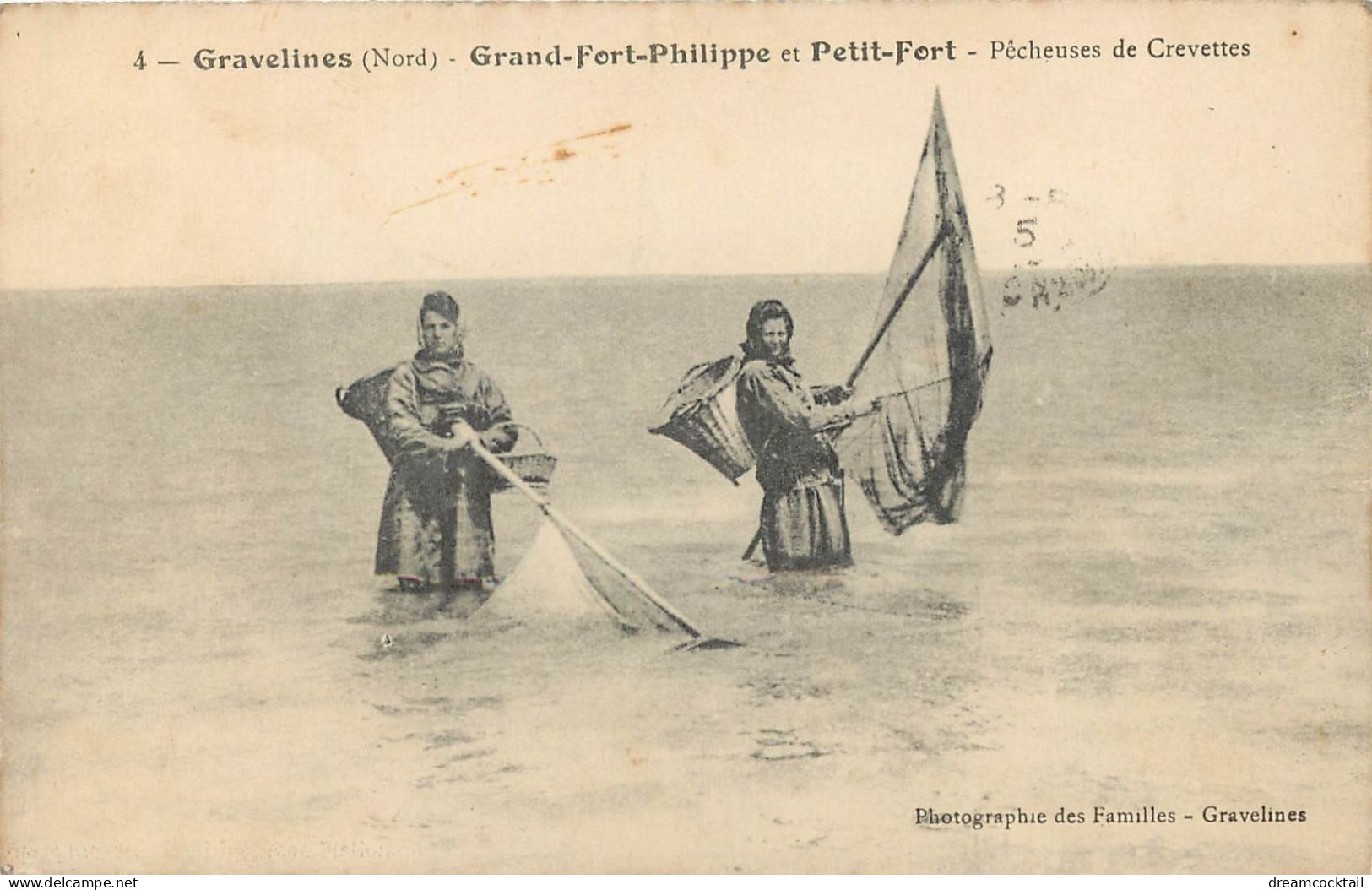 59 GRAVELINES. Pêcheuses De Crevettes Au Grand-Fort-Philippe Et Petit-Fort 1915 - Gravelines