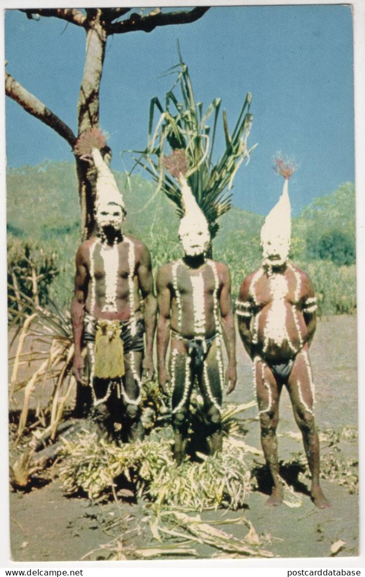 Australian Aborigine Dressed For A Corroboree In Arnhem Land - Aborigènes