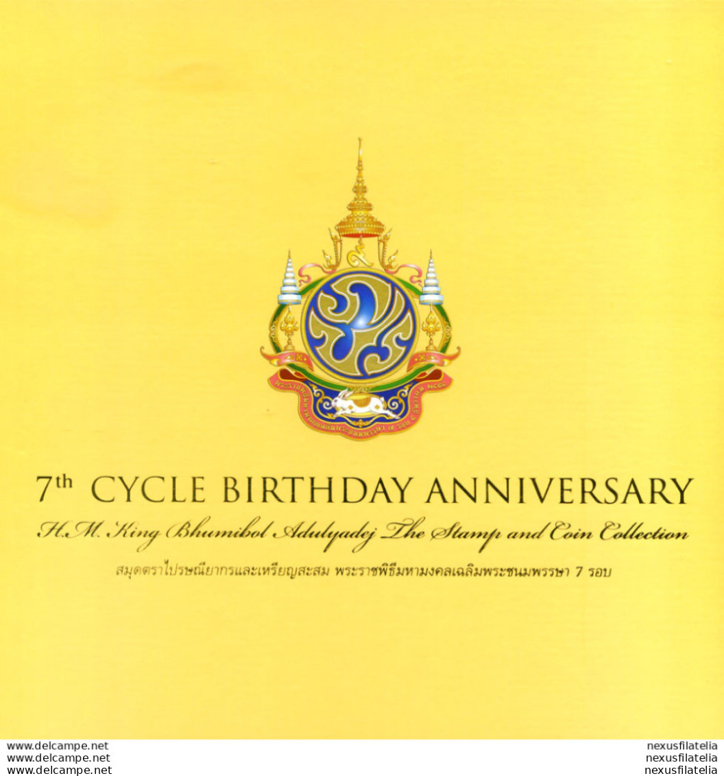 Re Bhumibol, 84° Compleanno 2011. Libro Filatelico-numismatico. - Thailand